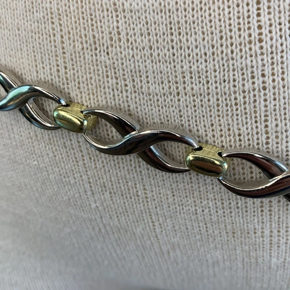 Gold and silver metal link belt